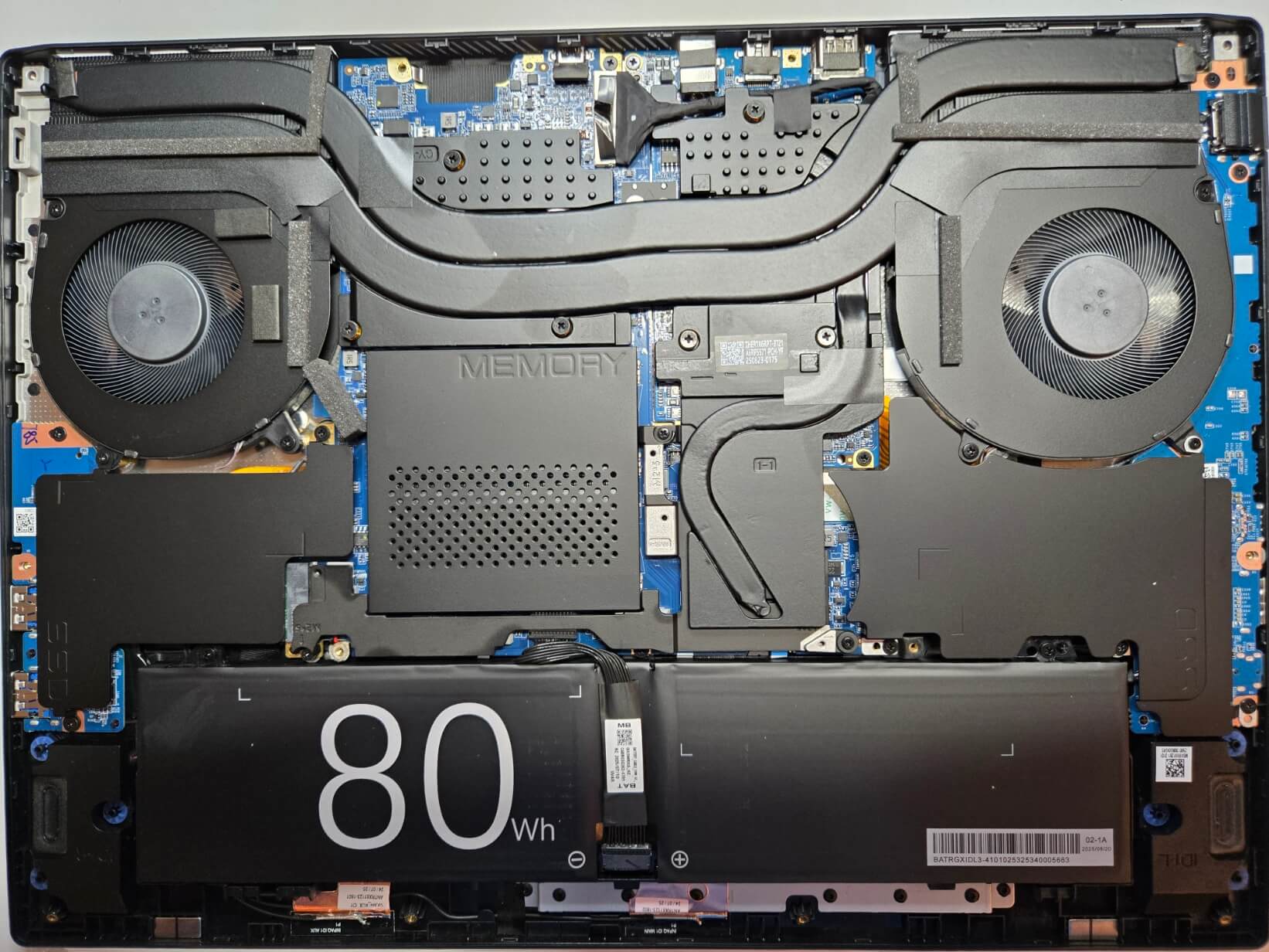 GX6-i7-RTX5070-interieur